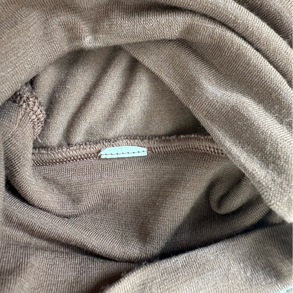 Athleta Brown Long Sleeve Turtleneck - Picture 4 of 4